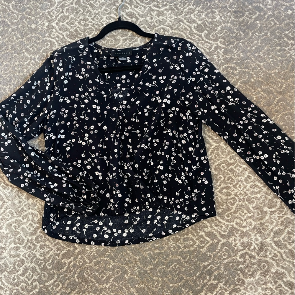 Sanctuary, adorable, long sleeve flower, print shirt with V-neck